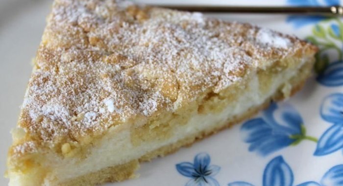 Тертый торт с творогом