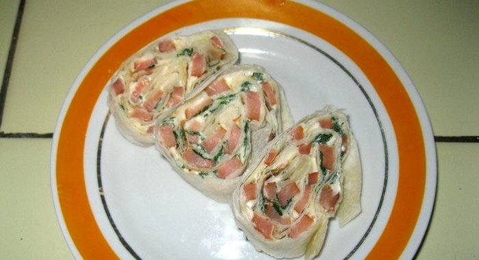 Рулетики из лаваша с рыбой