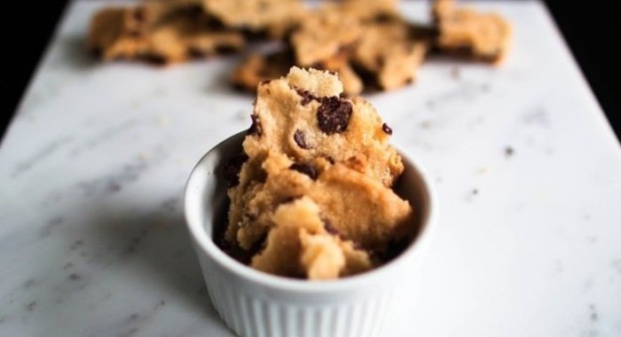 Хрупкое печенье с шоколадом