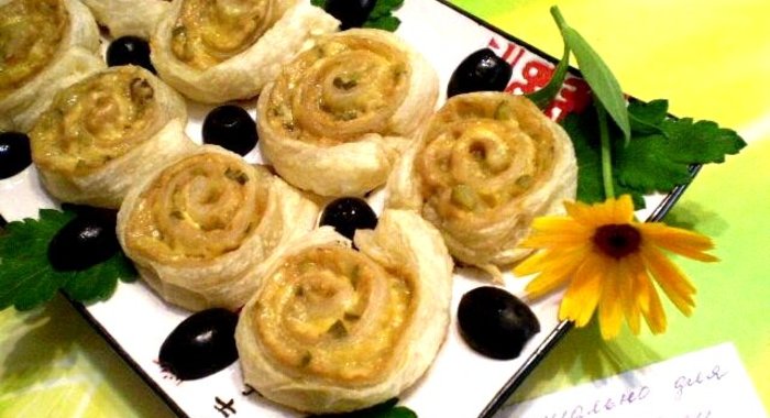 Рулетики с паштетом и огурцом