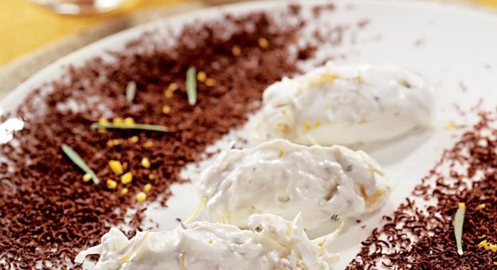 Крем из маскарпоне с шоколадом, розмарином и апельсином