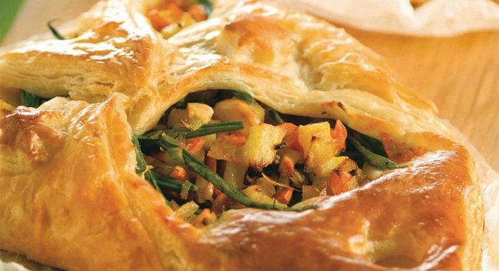 Слоеные пирожки с овощами и кешью