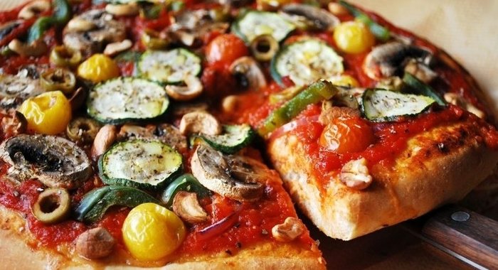 Вегетарианская пицца с грибами