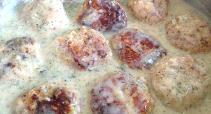 Рыбные котлеты с подливой