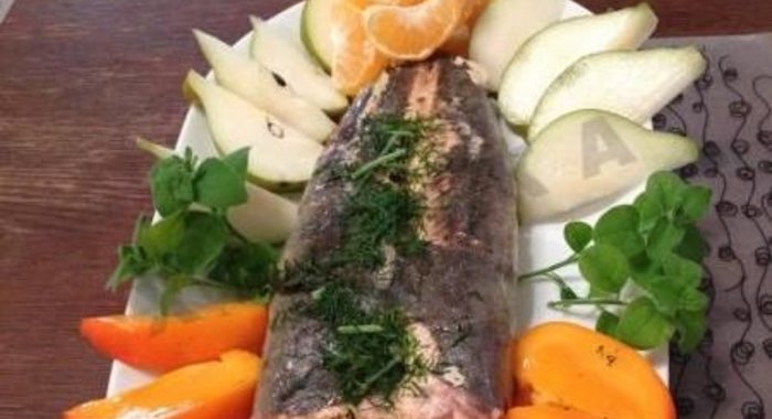 Рулет из горбуши фаршированный омлетом грибами и луком