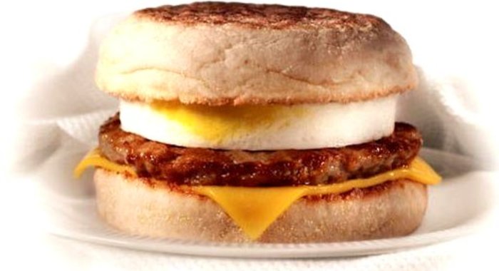 Завтрак из McDonald’s. Макмаффин с яйцом и свиной котлетой