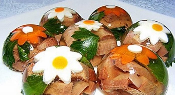 Заливное из свиного языка