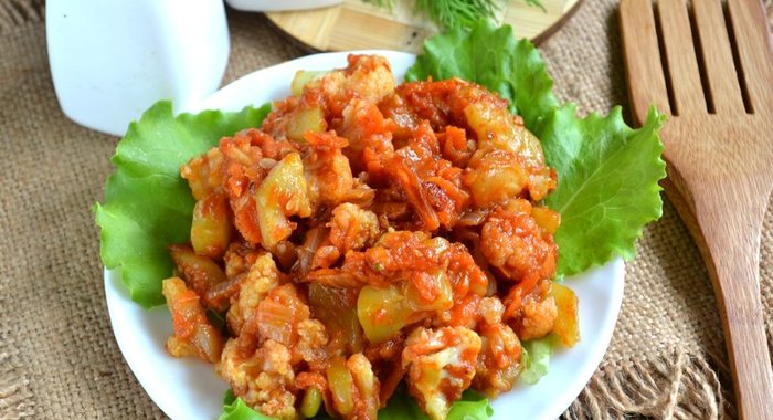 Овощное рагу с цветной капустой и кабачками