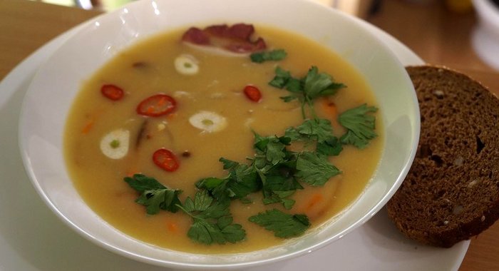 Гороховый суп пюре с копченой грудинкой