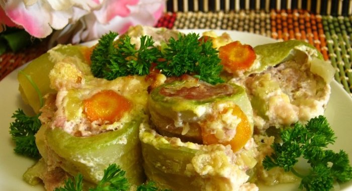 Кабачковые рулетики с фаршем в яичной заливке