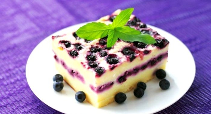 Творожная запеканка со смородиной