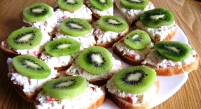 Бутерброды с крабовыми палочками