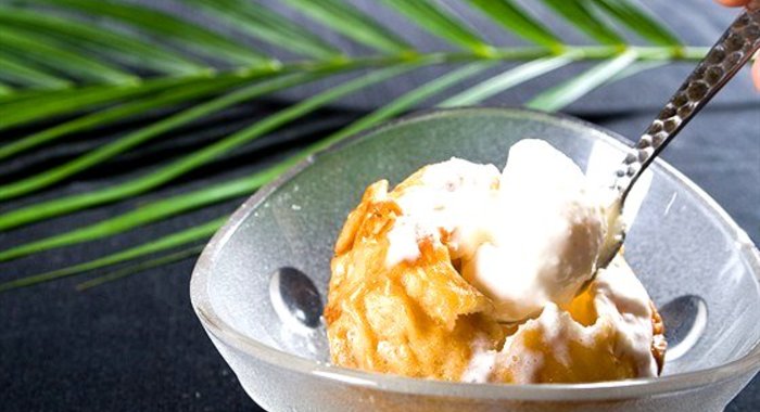 Жареное мороженое в кукурузных хлопьях