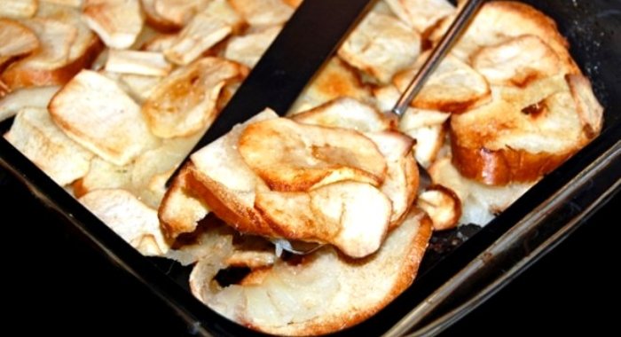 Яблоки, запеченные с черствым хлебом