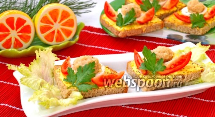 Бутерброды с икрой трески и помидором