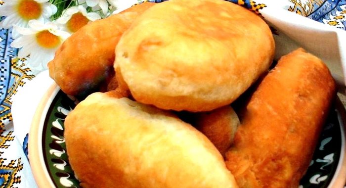 Пирожки жареные с квашеной капустой