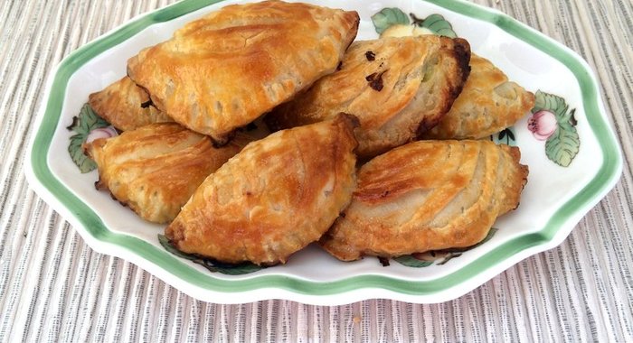 Слоеные пирожки с цукини