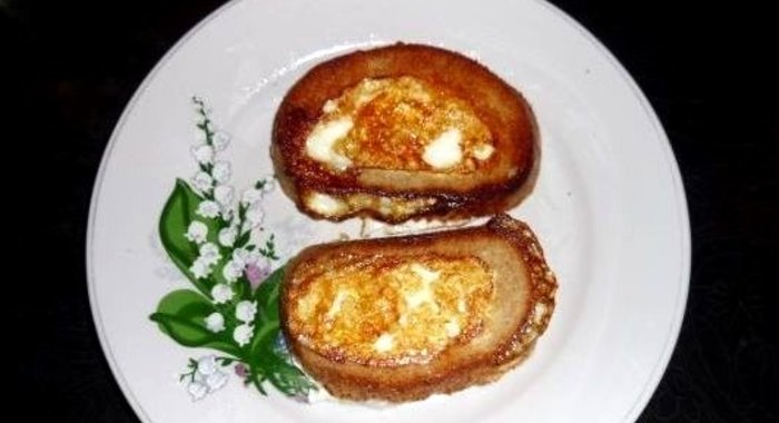 Бутерброды с яйцом на сковороде