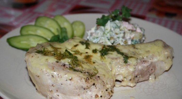 Свиная котлета на косточке под сыром