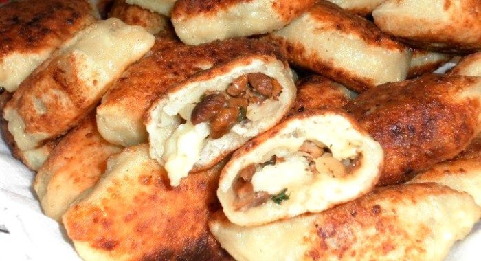 Пирожки из творожного теста с грибами и камамбером