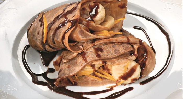 Блинчики с бананами в шоколадном соусе