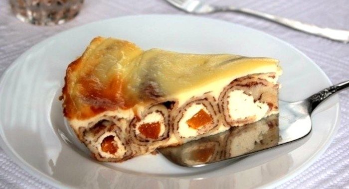 Сладкий блинный пирог с творогом