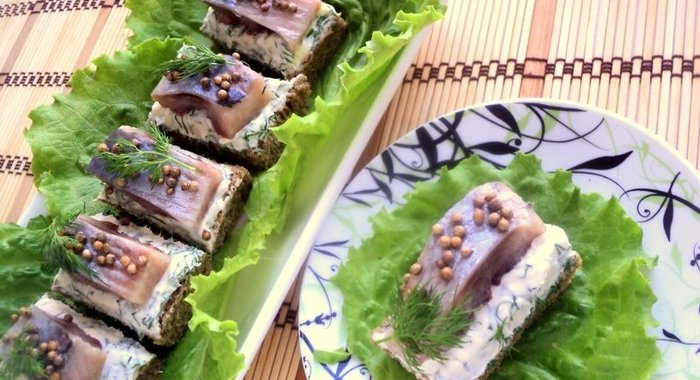 Канапе с сельдью