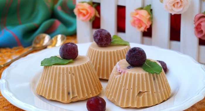 Крем-брюле из творога с варёной сгущёнкой и вишней