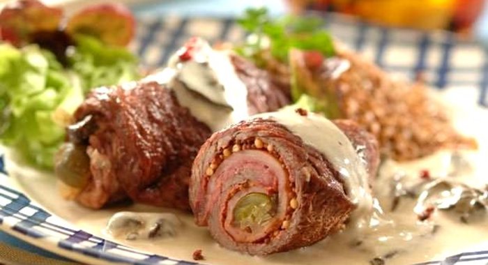 Рулетики из говядины с сыром