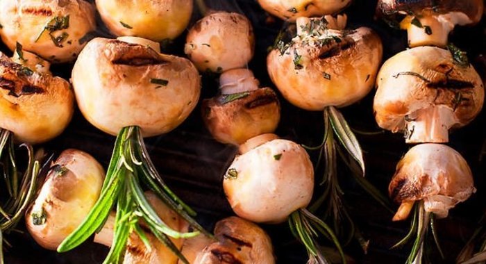 Шашлык из шампиньонов с розмарином
