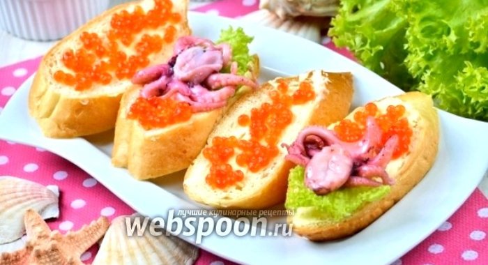 Бутерброды с осьминогами и красной икрой