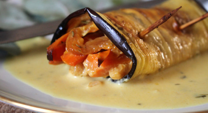 Баклажанные рулетики с оранжевой начинкой