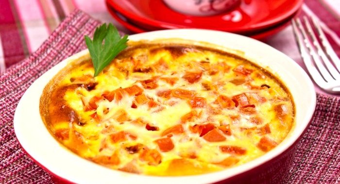 Омлет с ветчиной и помидорами