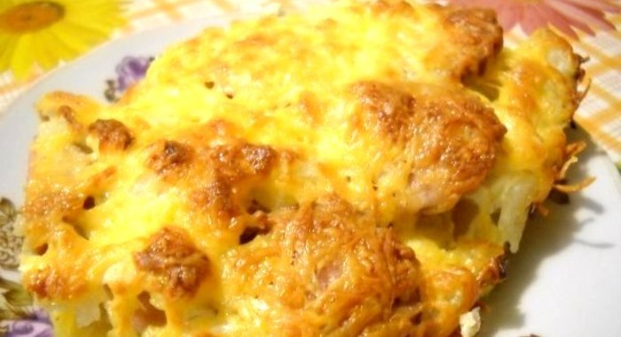 Картофельная запеканка с сардельками