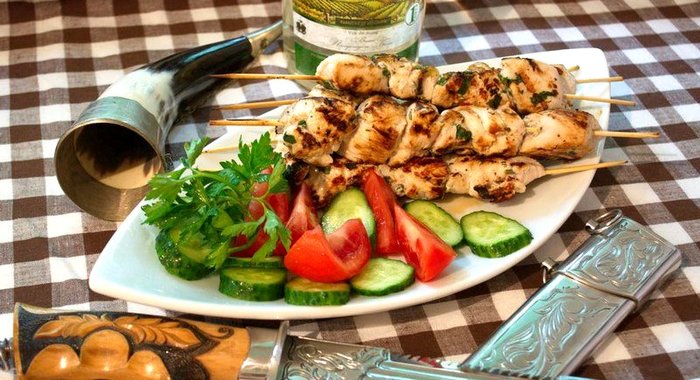 Куриный шашлык с мятным вкусом и вином