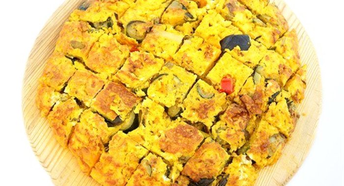 Омлет с баклажанами и грюйером