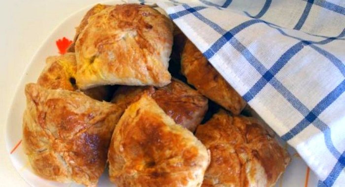 Пирожки с перепелиными яйцами