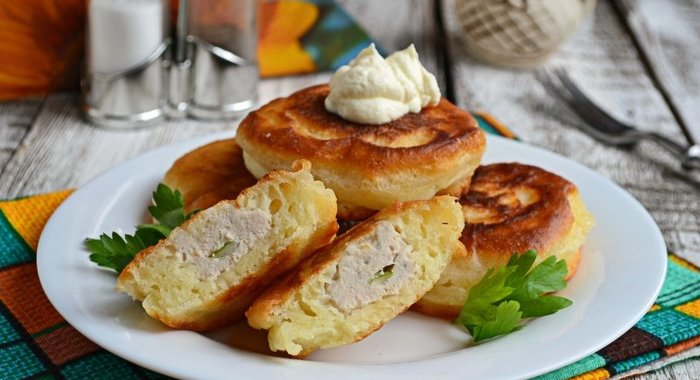 Оладьи с начинкой из куриного фарша