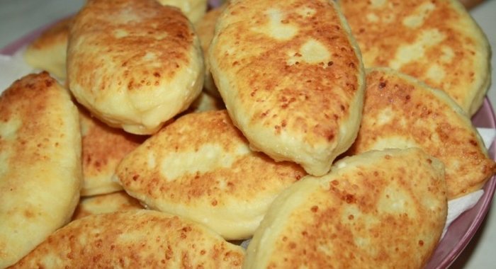 Творожные пирожки с рубленой курицей