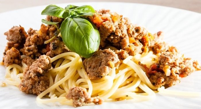 Спагетти с мясом и орехами