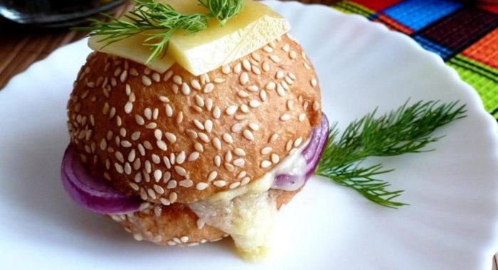 Теплый бутерброд с шампиньоном и сыром