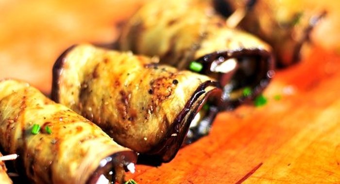 Рулетики из баклажанов с орехами