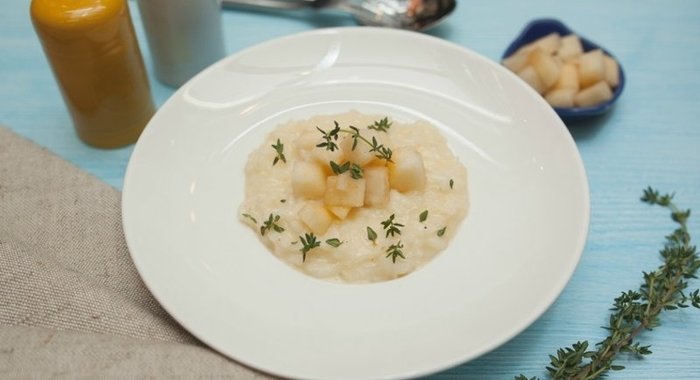 Ризотто с сыром таледжио и свежей грушей