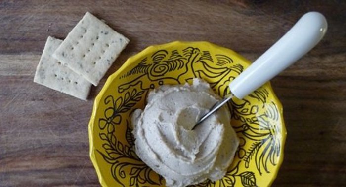 Веганский крем-сыр из миндаля