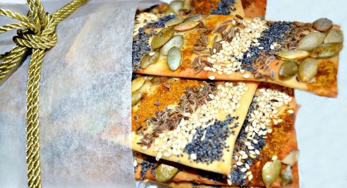 Галетные хлебцы с пряностями и семенами