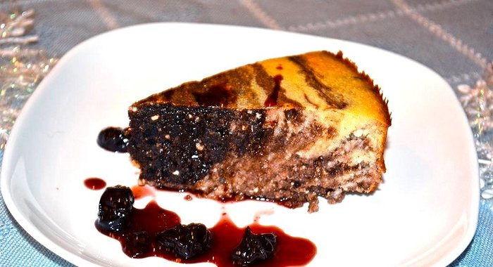 Запеканка творожно-шоколадная с вишней