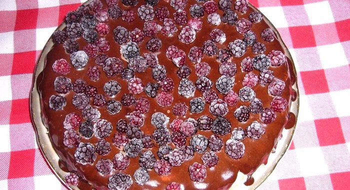 Торт без выпечки из печенья и сметаны