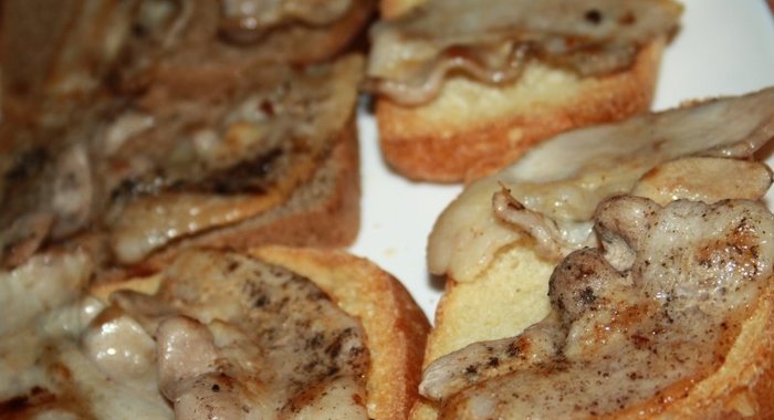 Бутерброды с жареным беконом