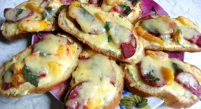 Горячие бутерброды с персиками