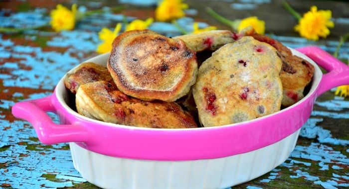 Быстрые оладьи с малиной